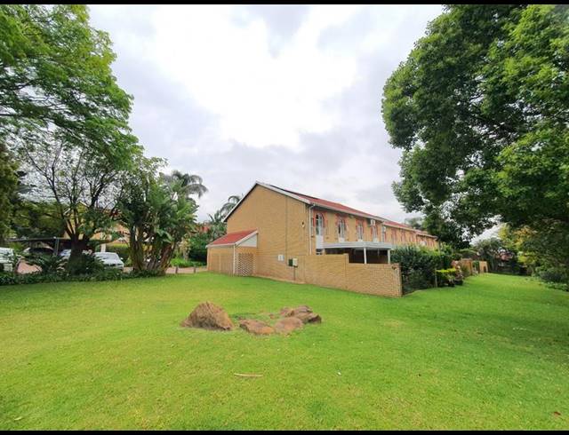 3 BEDROOM TOWNHOUSE FOR SALE IN MAGALIESKRUIN